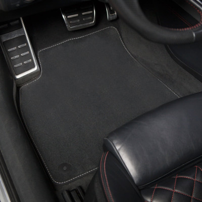 Dywaniki welurowe linia Premium do Jeep Grand Cherokee 2011-2021 - WK2 - Srebrne przeszycia