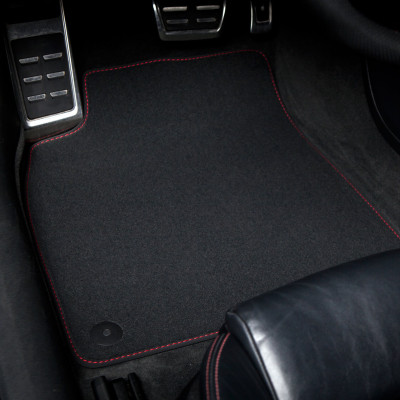 Dywaniki welurowe linia Premium do Audi A4 & S4 - 2007-2016 - B8 - Czerwone Przeszycia