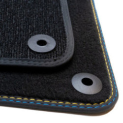 Dywaniki welurowe do Volvo V40 - 2012-2021 - Sportowe przeszycia