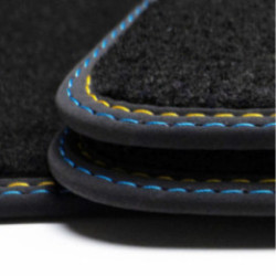 Dywaniki welurowe do Volvo V40 - 2012-2021 - Sportowe przeszycia