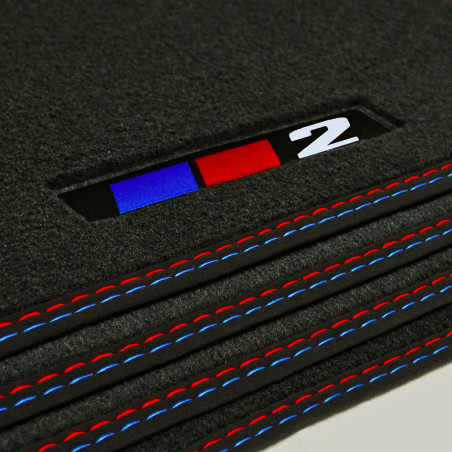 Dywaniki welurowe linia Exclusive do BMW Serii 2 Coupé 2021-2026 - G42, G87 - 2 Logo