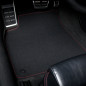 Dywaniki welurowe linia Exclusive do Audi Q7 2005-2015 - 4L - Czerwone przeszycia