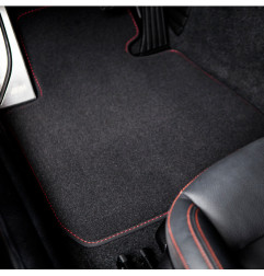 Dywaniki welurowe linia Exclusive do Dodge Challenger - III Gen - Czerwone przeszycia