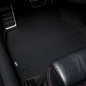 Dywaniki welurowe linia Exclusive do Volvo XC40 Benzyna 2017-2026 - 1 Gen - metka z flagą Szwecji Dywaniki welurowe linia Exclusive do Volvo XC40 Benzyna 2017-2026 - 1 Gen - metka z flagą Szwecji