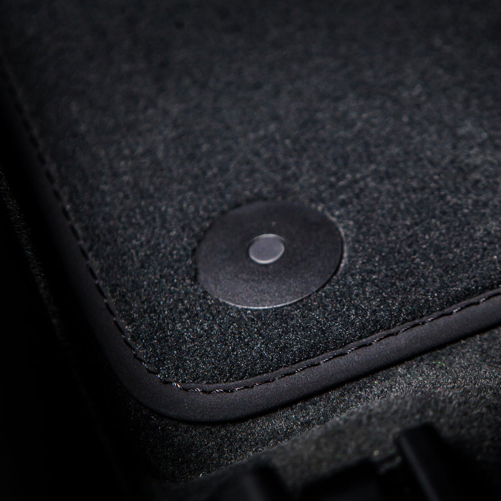 Dywaniki welurowe do Audi A4 & S4 – 2000-2008 – Sedan, Wagon B6 & B7 – Czarne