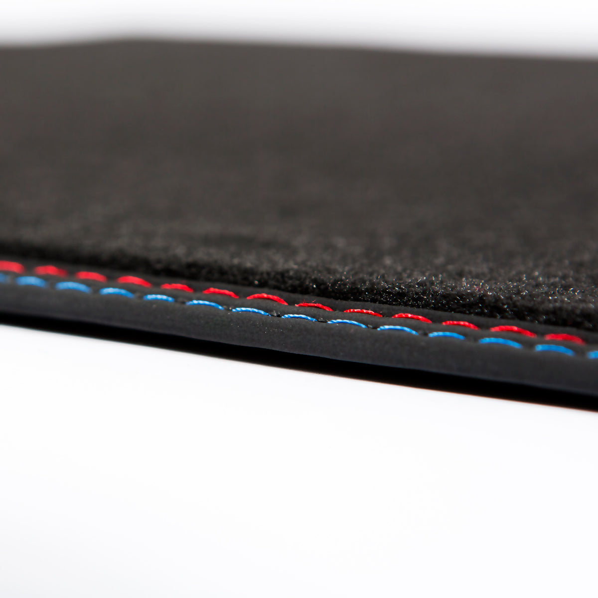 Dywaniki welurowe do BMW i3 – 2013-2022 – M Przeszycia